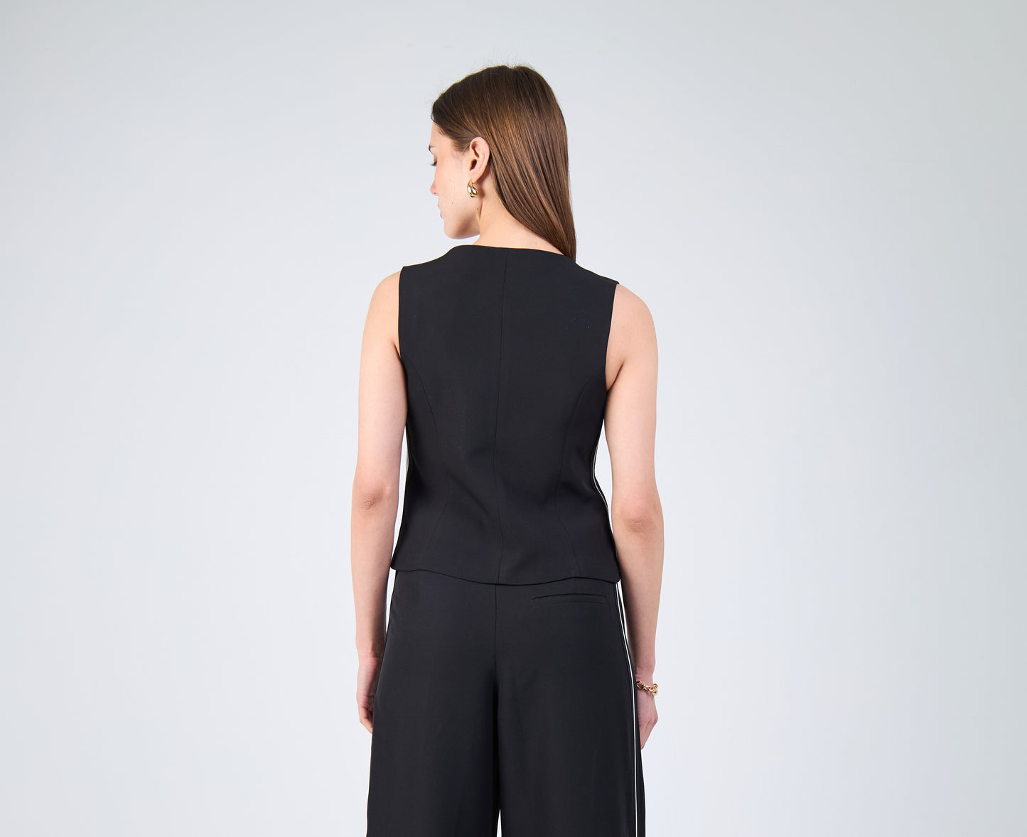 Straight V-neck Vist In Black