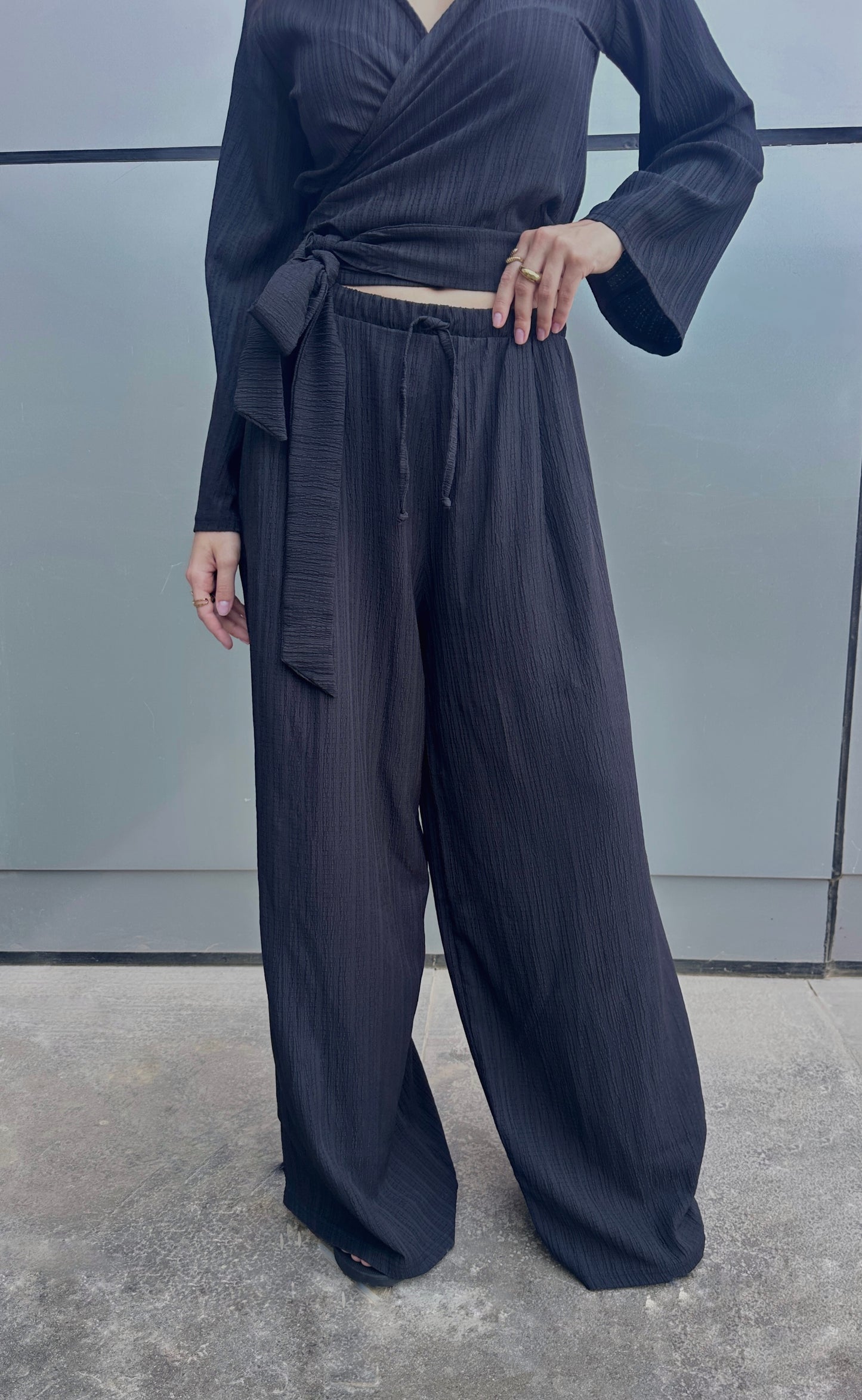 Textured Wide-Leg Pants In Black
