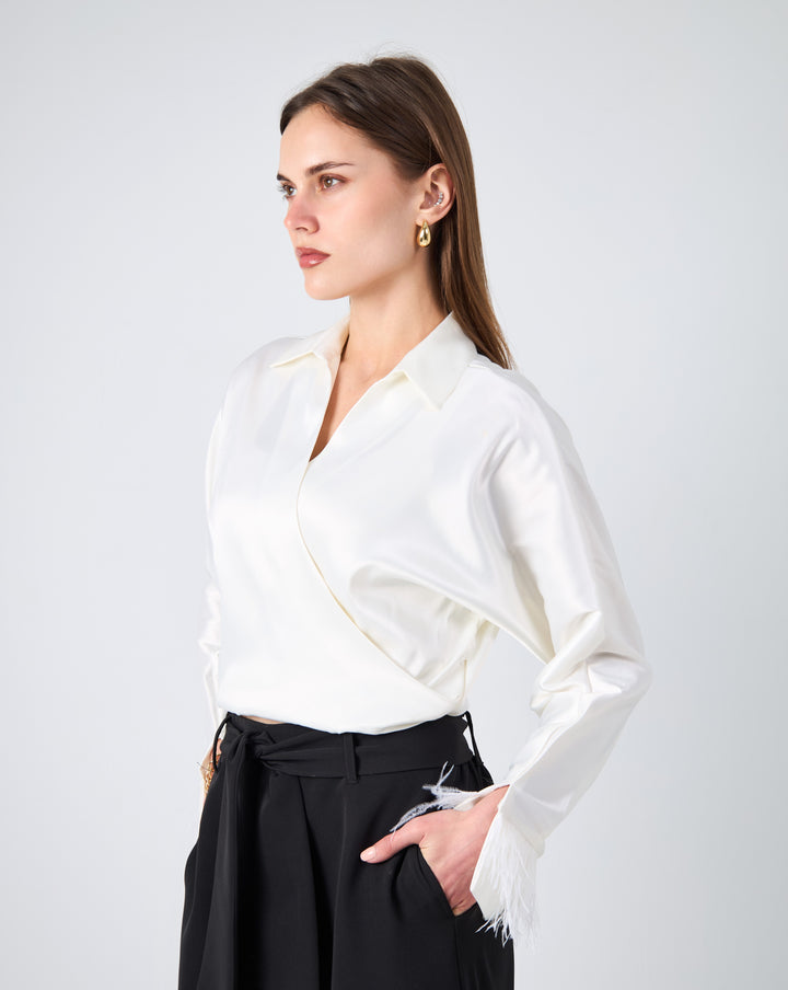 Blouse With Feathers And Wide Sleeves In White