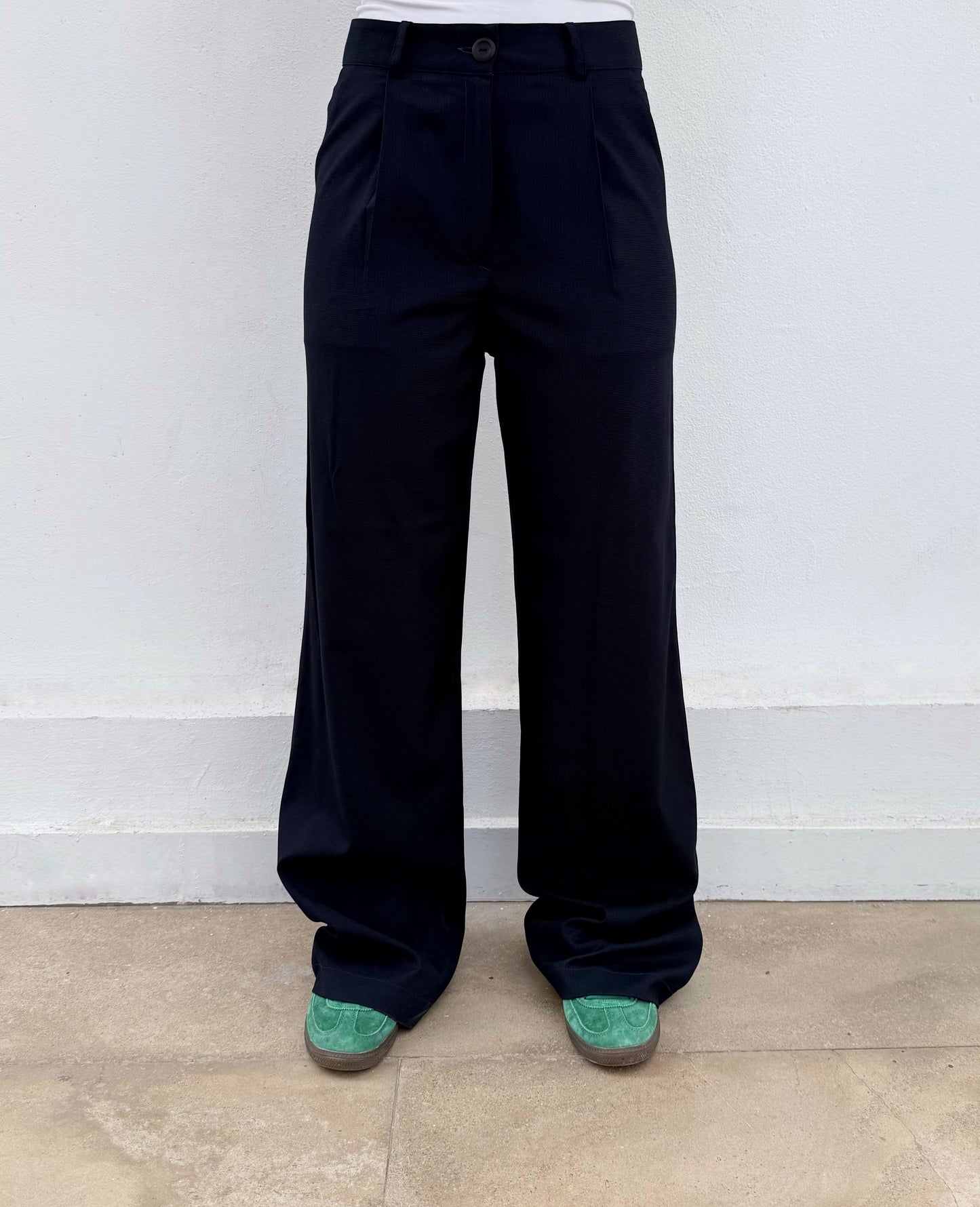 The Essential Pants In DarkBlue