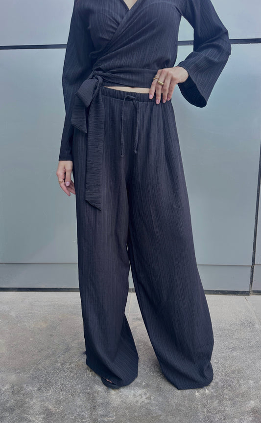 Textured Wide-Leg Pants In Black