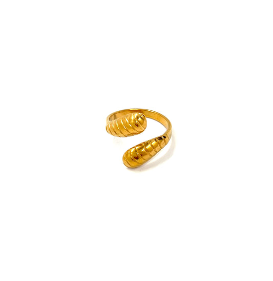 Cobra Curve Ring